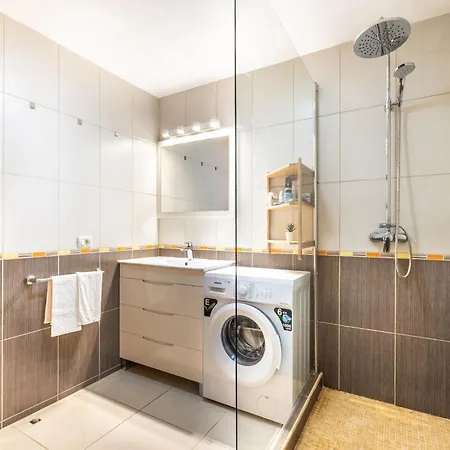 Club Paraiso Near Hard Rock By Interhome *