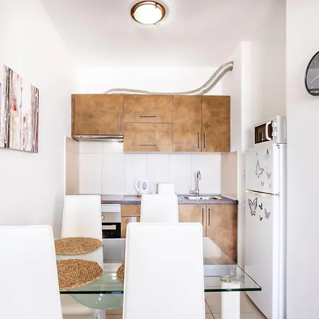 Club Paraiso Near Hard Rock By Interhome 公寓 *